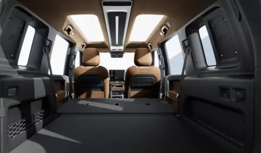 Flat-Folding Rear Lounge